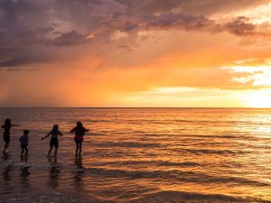 https://damarpilau.id/3-rekomendasi-pantai-di-belitung-dengan-view-sunset-terbaik